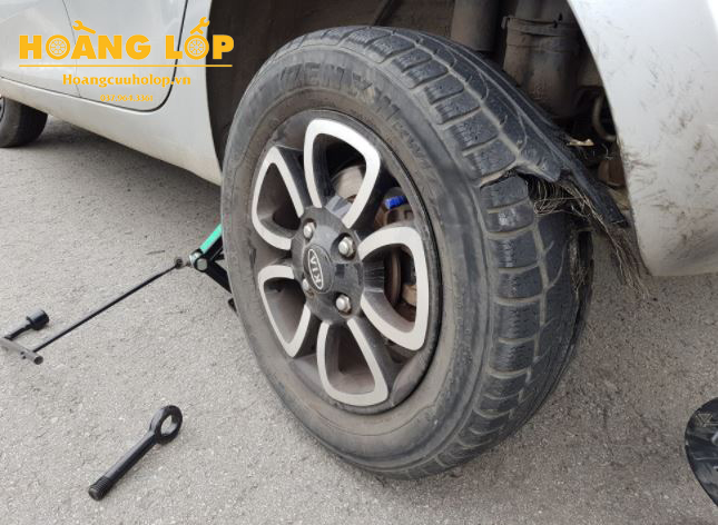 Địa chỉ cứu hộ lốp ô tô Từ Liêm 24H