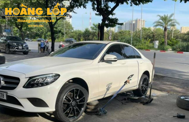 Cứu hộ lốp ô tô tại Hoàng Lốp hiệu quả chất lượng cao