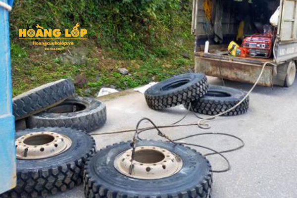 Trung tâm cứu hộ Hoàng Lốp cứu hộ lốp Đống Đa nhanh chóng