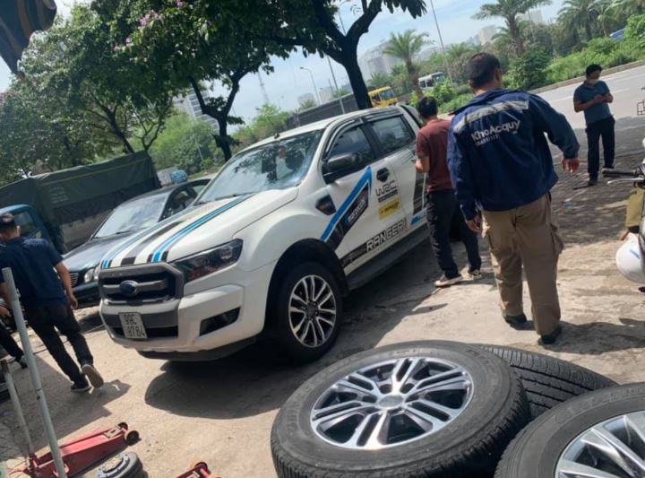 Cứu hộ lốp linh đàm phục vụ 24H