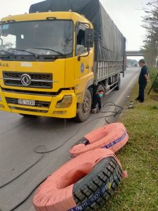 Cứu hộ lốp xe tải lưu động 24H