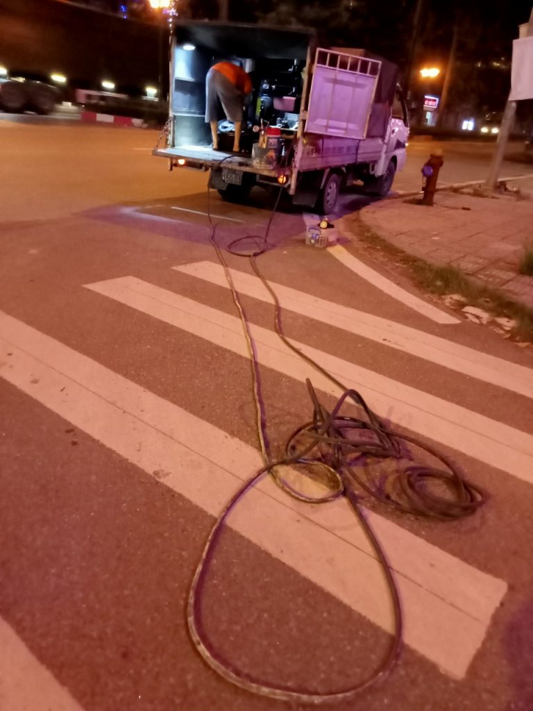 Vá lốp ô tô hà đông luôn túc trực làm lốp lưu động 24H