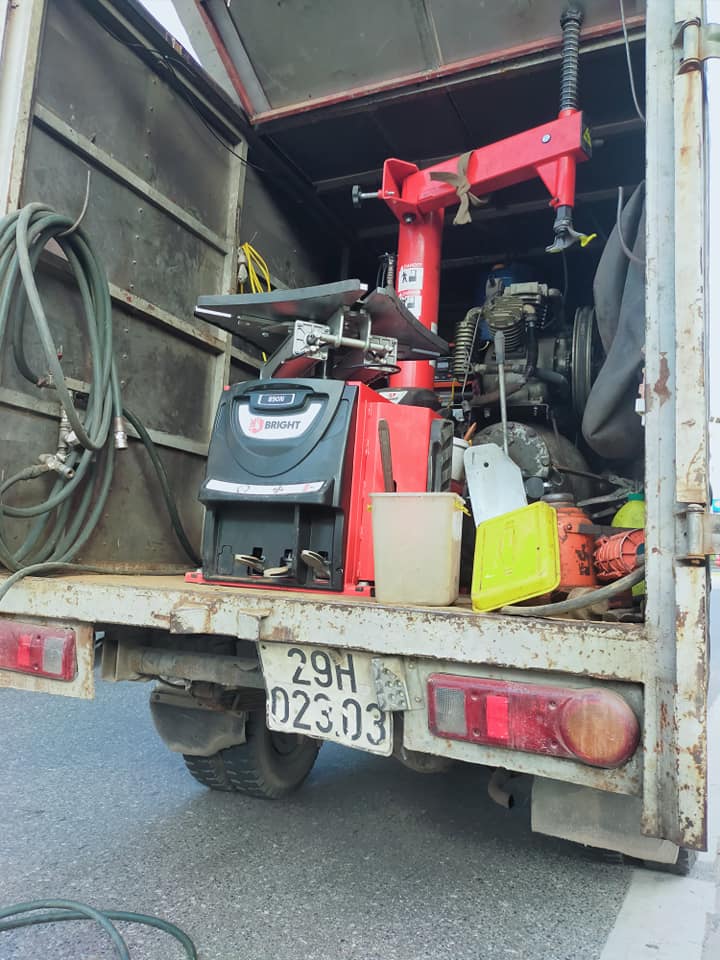 Vá lốp xe ô tô tại trung tâm Hoàng Lốp có những dịch vụ nào?