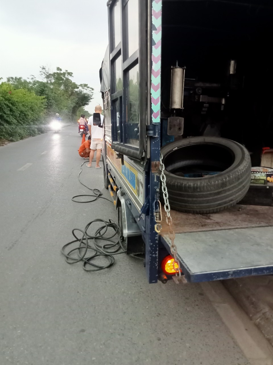Gọi ngay Vá lốp xe ô tô lưu động hà nội tại các quận huyện nhanh nhất