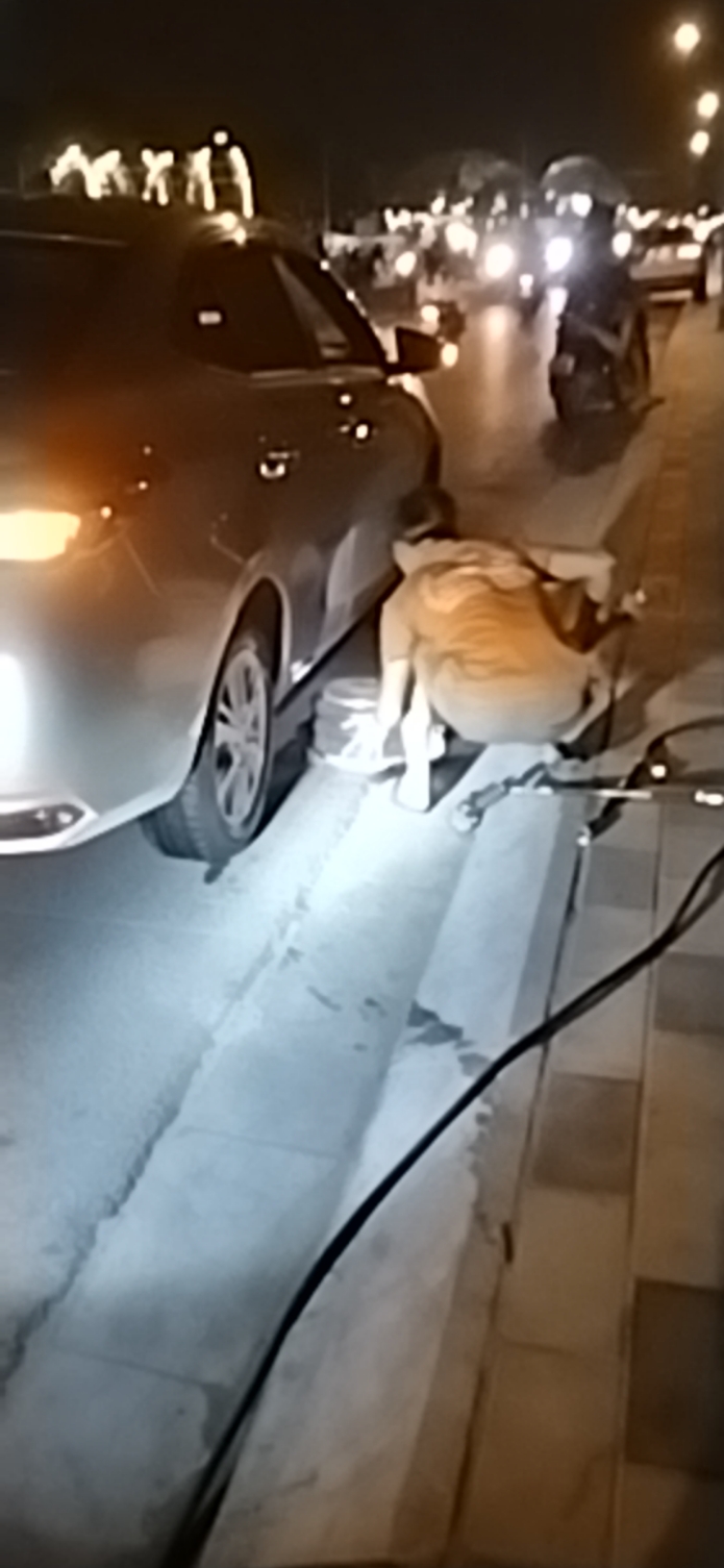 Cứu hộ lốp linh đàm xe con, xe tải Hà Nội 24/7 luôn túc trực làm lốp lưu động 24H