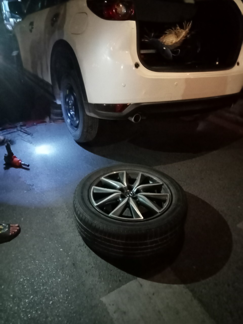 Cứu hộ lốp ô tô Hà Nội 24/7 |Cứu hộ 24H chuyên nghiệp chất lượng cao