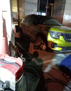 Cứu hộ lốp tây mỗ xe con, xe tải Hà Nội 24/7 luôn túc trực làm lốp lưu động 24H