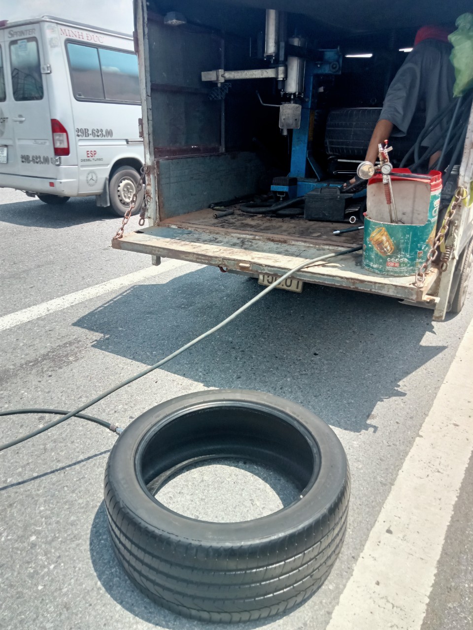 Cứu hộ lốp ô tô Hà Nội 24/7 |Cứu hộ lốp xe tải hà nội chuyên nghiệp chất lượng cao