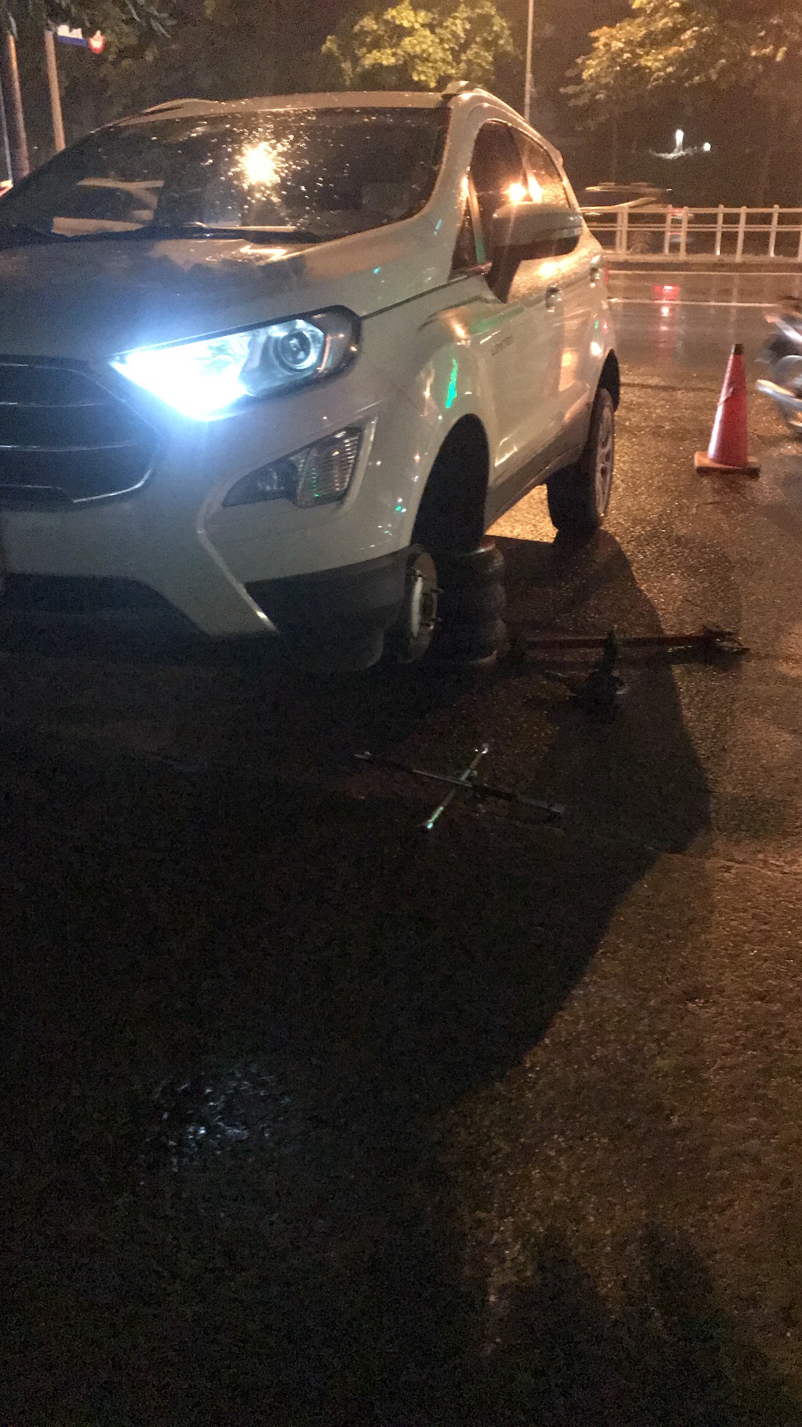 Cứu hộ Hoàng Lốp dịch vụ Làm lốp ô tô gần đây Hà Nội 24/7 hàng đầu Việt Nam
