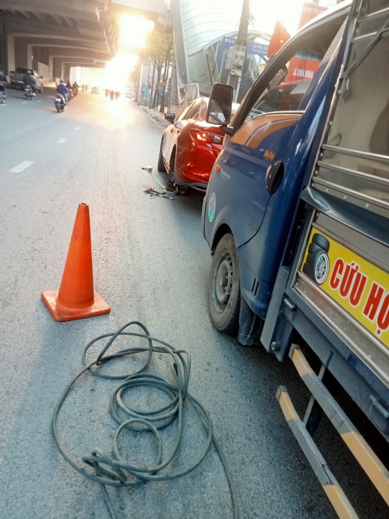 Vá lốp ô tô tại đường láng tại Trung tâm Hoàng Lốp so sánh với các đơn vị vá lốp xe ô tô khác có gì khác nhau ?
