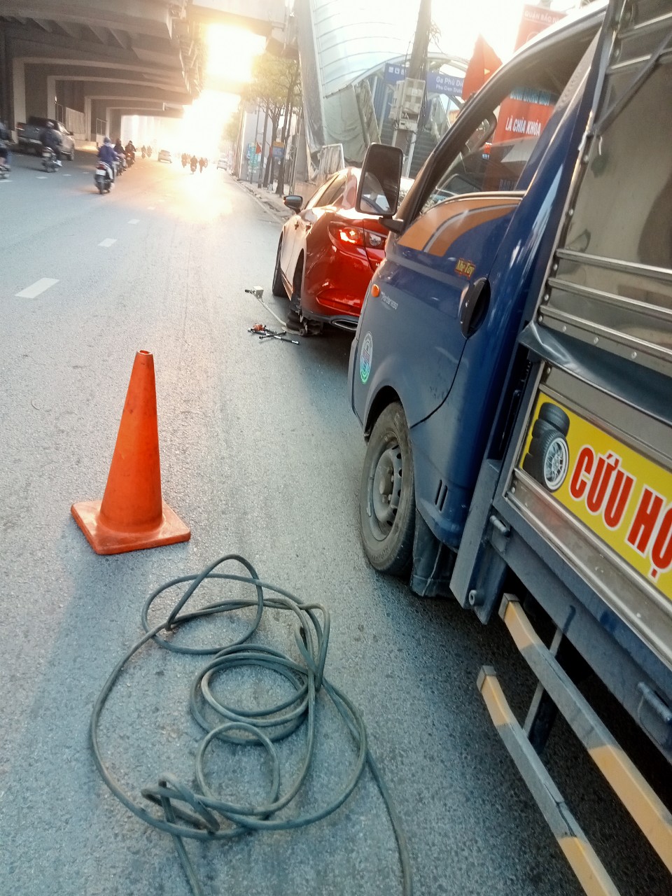 Vá lốp ô tô tại đường láng tại Trung tâm Hoàng Lốp so sánh với các đơn vị vá lốp xe ô tô khác có gì khác nhau ?