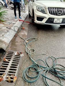 Cứu hộ làm lốp ô tô gần nhất ô tô xe con, xe tải Hà Nội 24/7 luôn túc trực làm lốp lưu động 24H