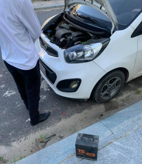 Cứu hộ ắc quy ô tô Hà Nội 24H tại chỗ, uy tín,nhanh chóng GIÁ RẺ