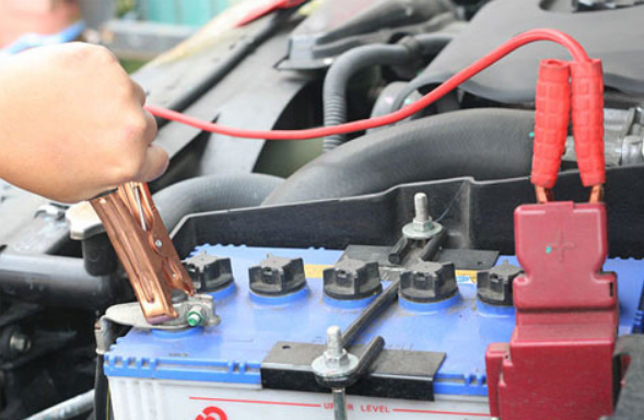 Địa chỉ Cứu Hộ ác quy ô Tô Tại Hà Nội Của trung tâm Cứu Hộ Hoàng Lốp