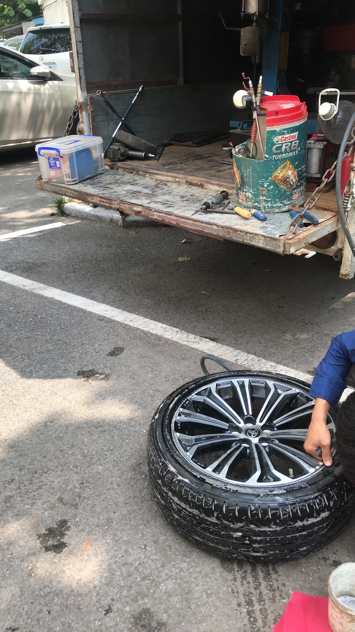 Dịch vụ Cứu hộ lốp ô tô Hà Nội 24/24 chuyên nghiệp hàng đầu Việt Nam