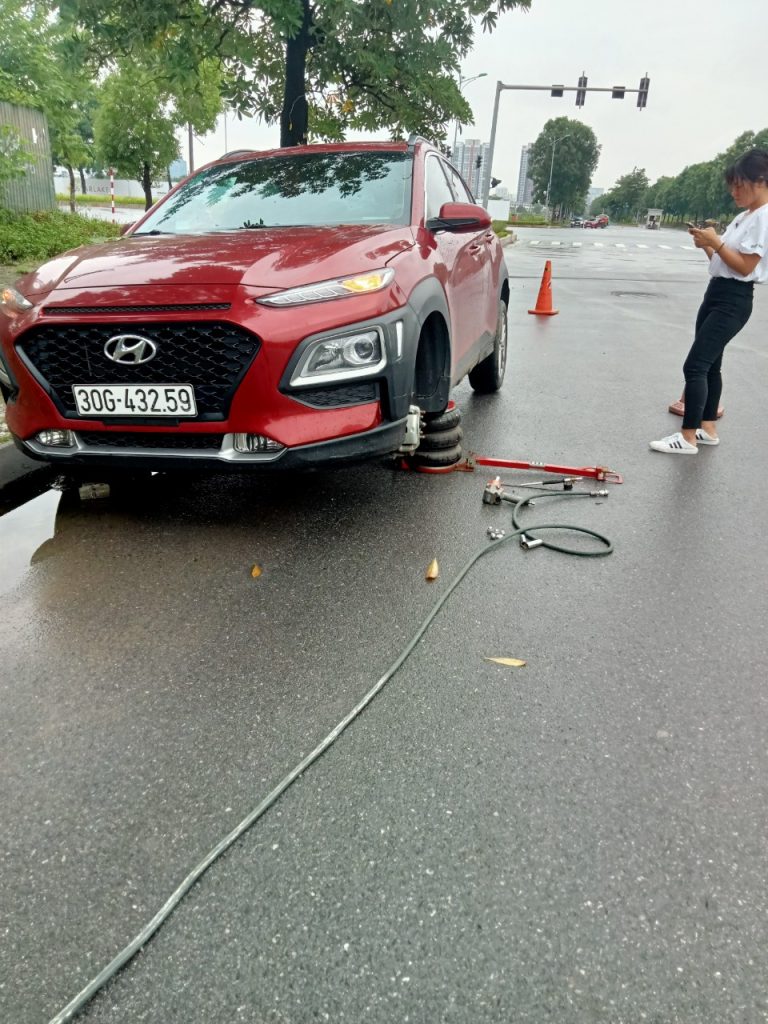 Dịch vụ Vá lốp ô tô đống đa tại chỗ 24h nhanh chóng,chuyên nghiệp, GIÁ RẺ