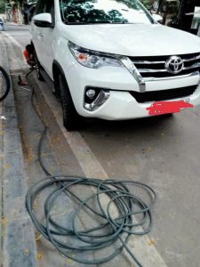 Vá lốp lưu động Trung Văn xe ô tô hết hơi, dinh đinh, nổ lốp, xịt lốp, hết điện.... tại nhà, trên đường gọi ngay Vá lốp xe 24/24h 0981685356