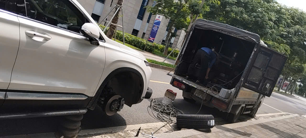 Vá xe ô tô gần nhất