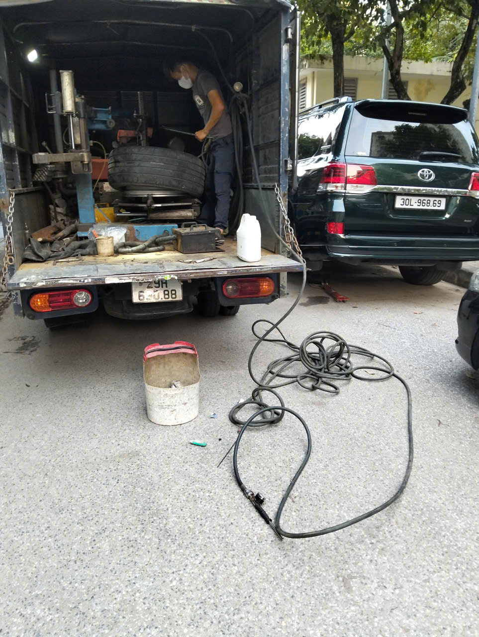 Dịch vụ vá lốp ô tô Hà Nội? 