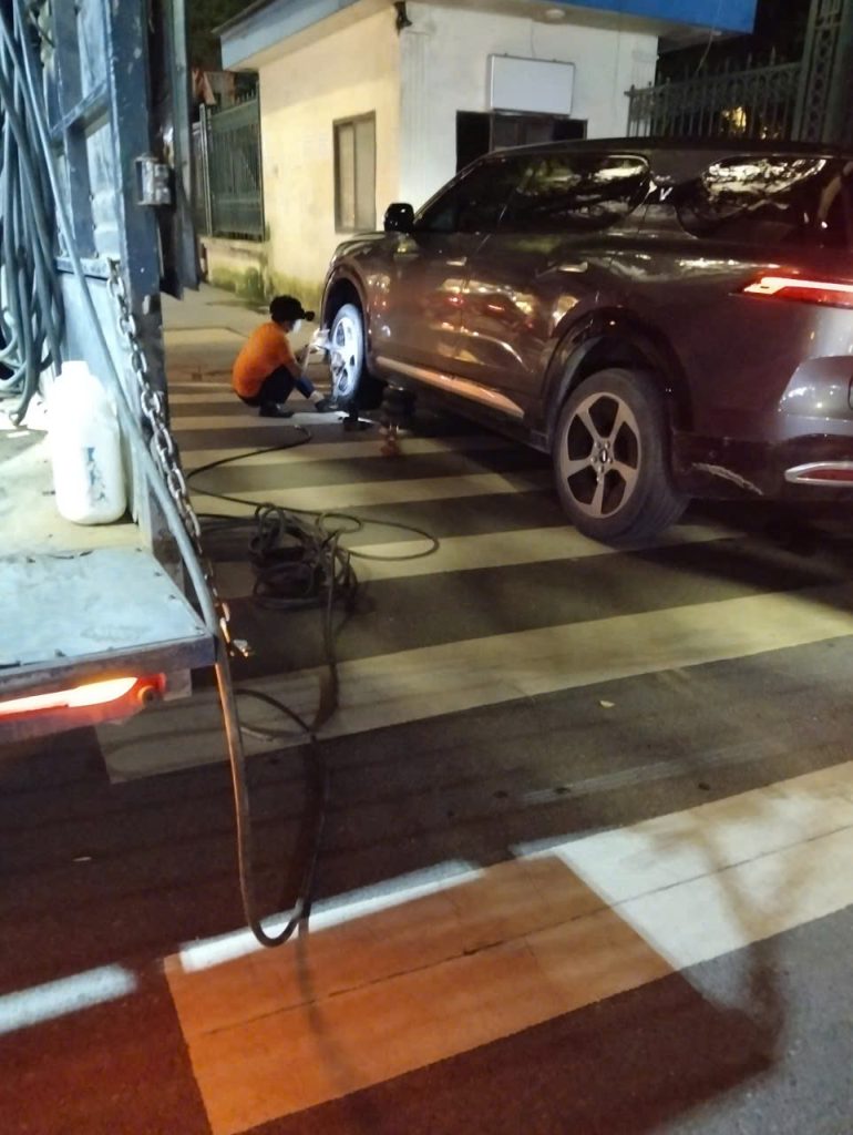 Cứu hộ lốp cầu giấy