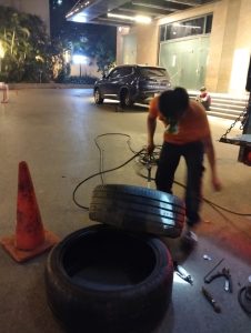 Dịch vụ vá lốp ô tô Cầu Giấy- Vá lốp ô tô lưu động cầu giấy