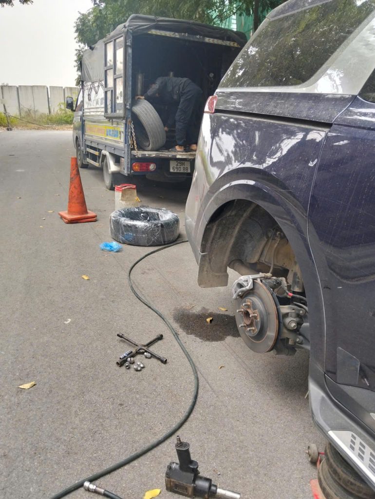 Vá lốp ô tô bị rách