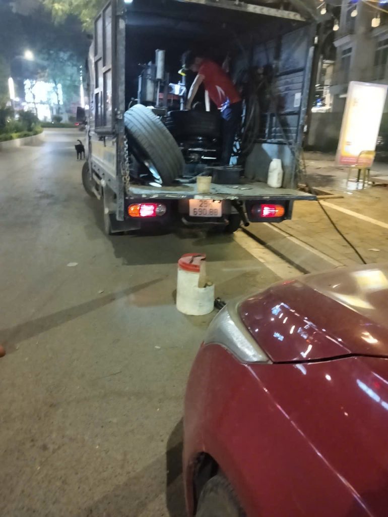 Cứu hộ lốp ô tô cầu giấy
