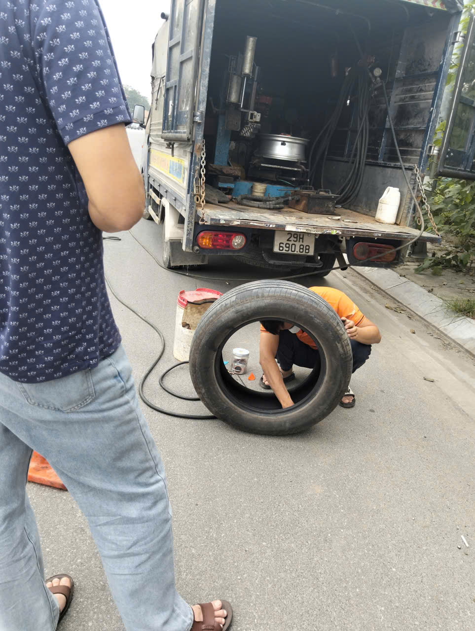 cứu hộ lốp oto hà nội 