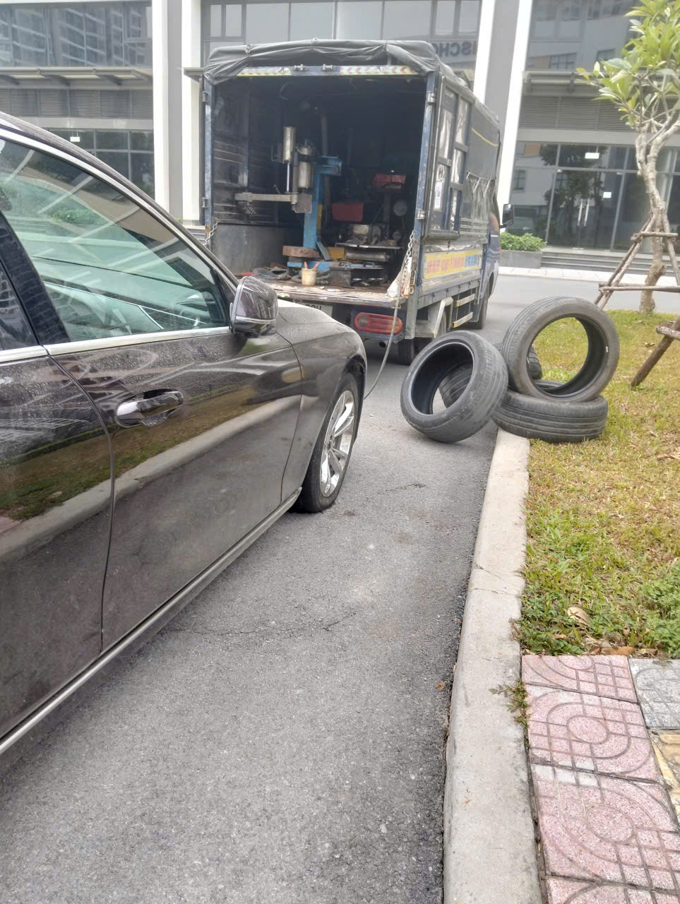 Dịch vụ vá xe lưu động Mỹ Đình sẽ giúp bạn khắc phục vấn đề nhanh chóng và tiện lợi